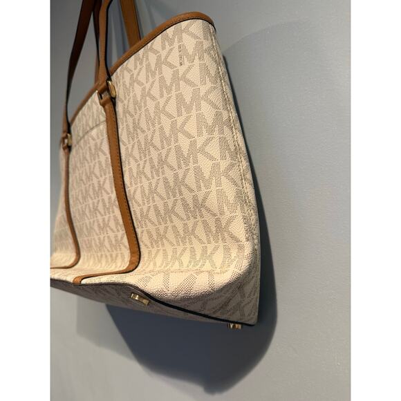 Michael Kors Jet Set Signature PVC Tote Bag – Vanilla / Acorn - Picture 4 of 6